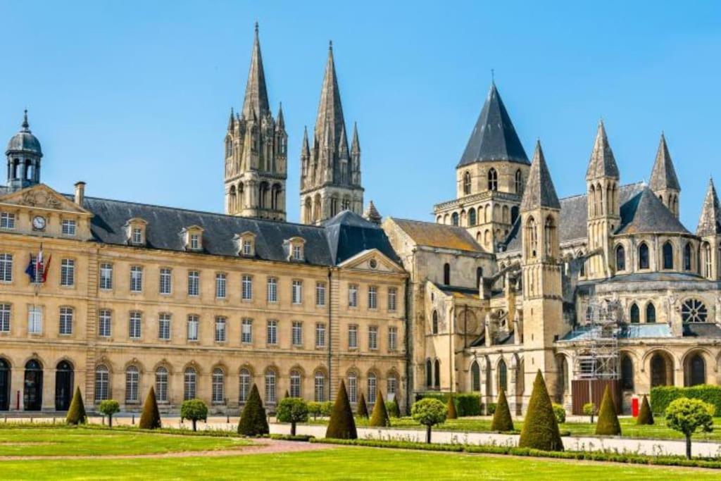 Appart 90M2 Lumineux, Centre, Vue Eglise Penchee Кан Екстериор снимка