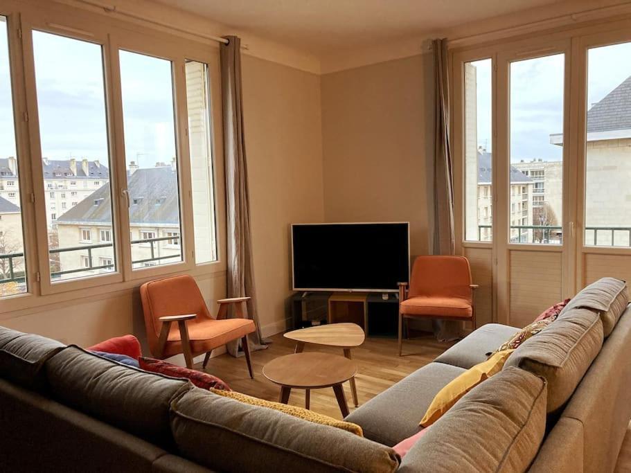 Appart 90M2 Lumineux, Centre, Vue Eglise Penchee Кан Екстериор снимка